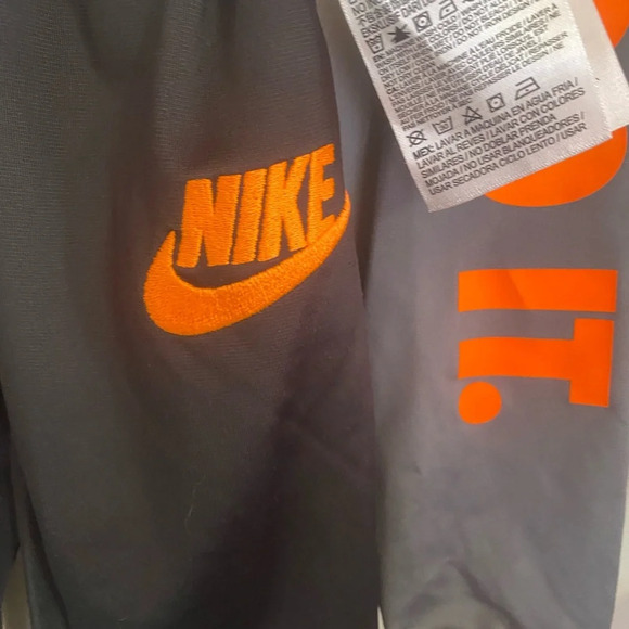 Boy’s Nike Tracksuit - Picture 9 of 10